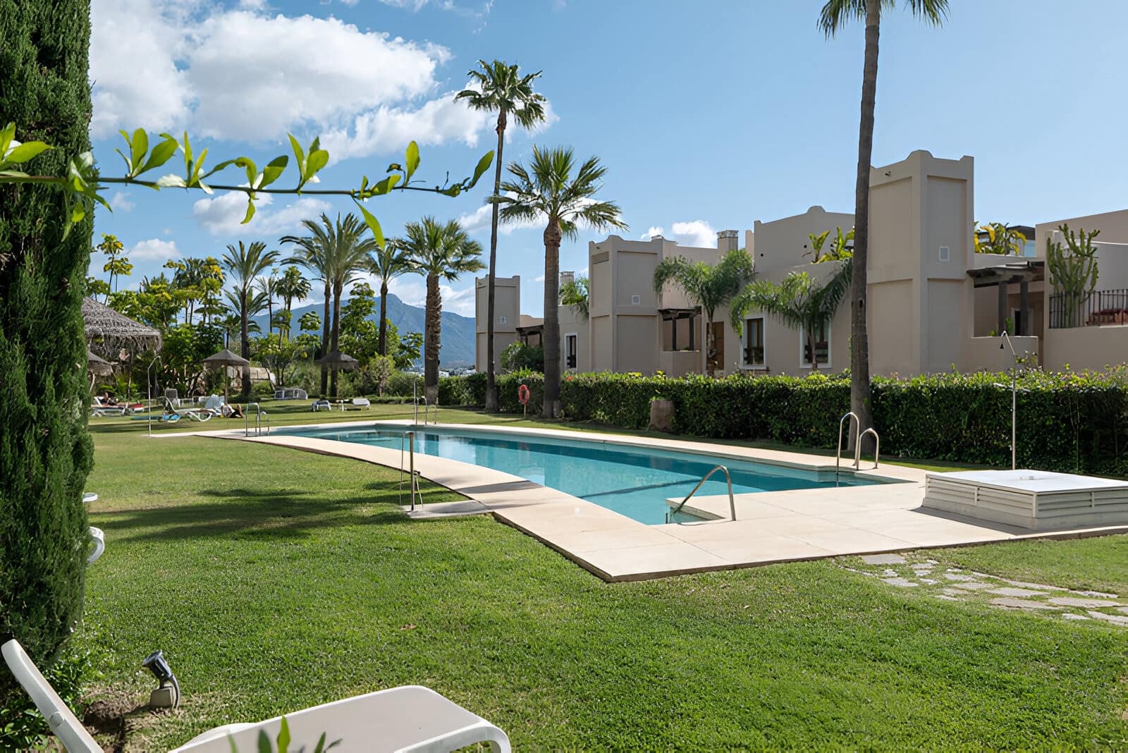 2 sypialnia Apartament na sprzedaż w El Paraiso z basenem garażem - 579 000 € (Ref: 9050859)