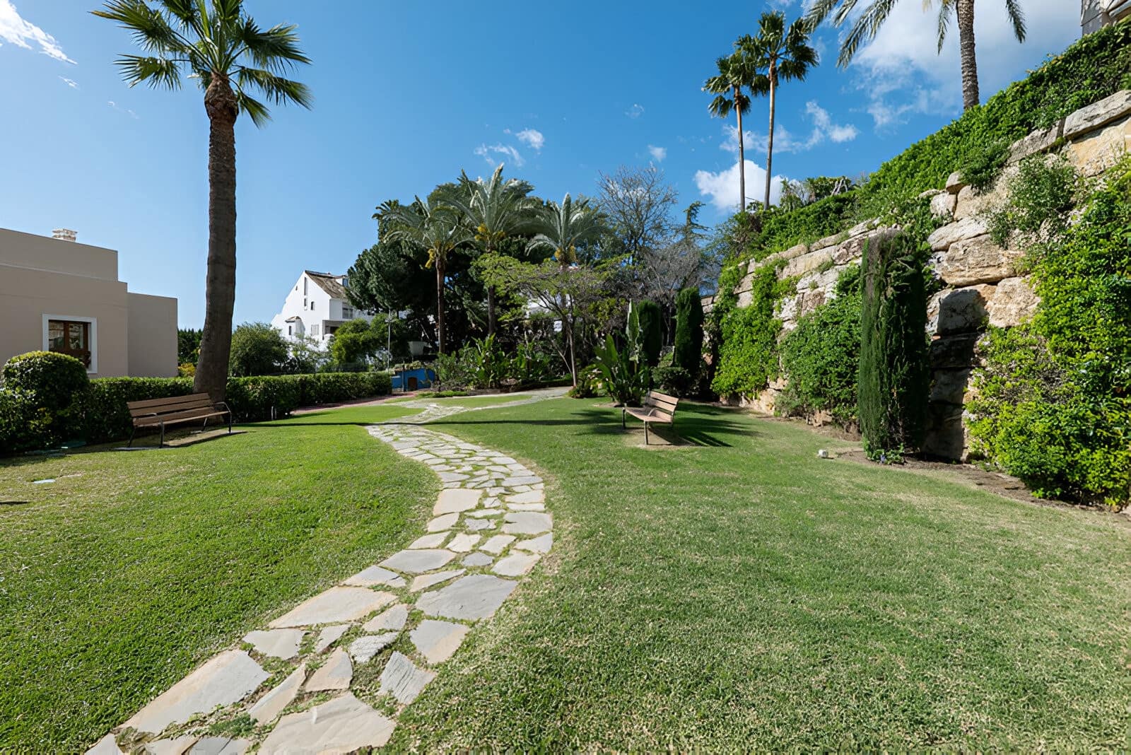 2 sypialnia Apartament na sprzedaż w El Paraiso z basenem garażem - 579 000 € (Ref: 9050859)