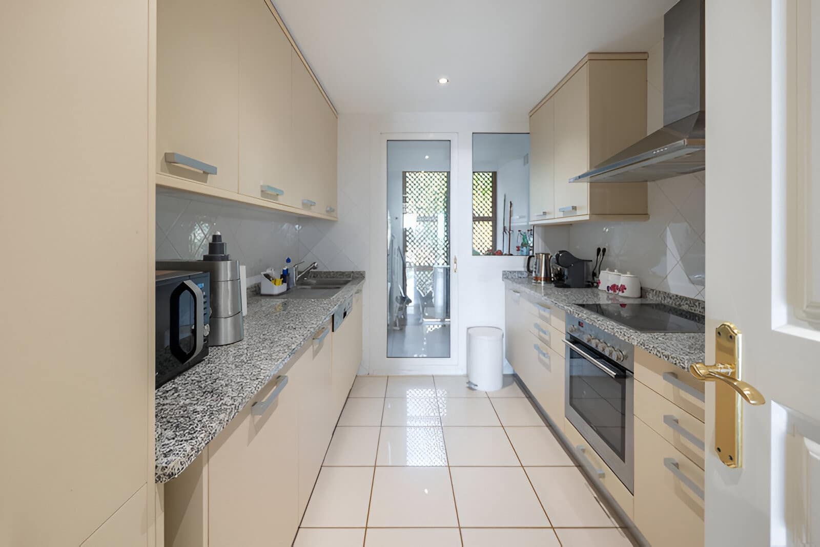 2 sypialnia Apartament na sprzedaż w El Paraiso z basenem garażem - 579 000 € (Ref: 9050859)