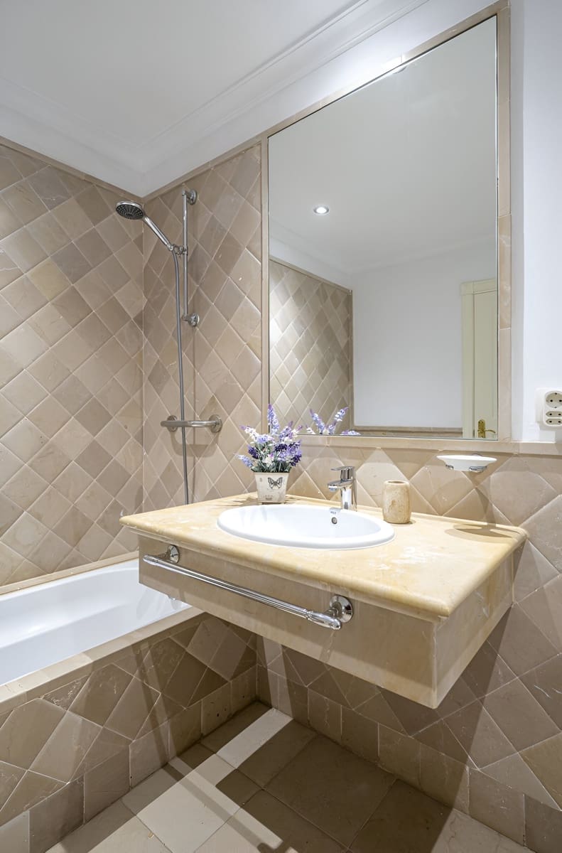 2 sypialnia Apartament na sprzedaż w El Paraiso z basenem garażem - 579 000 € (Ref: 9050859)