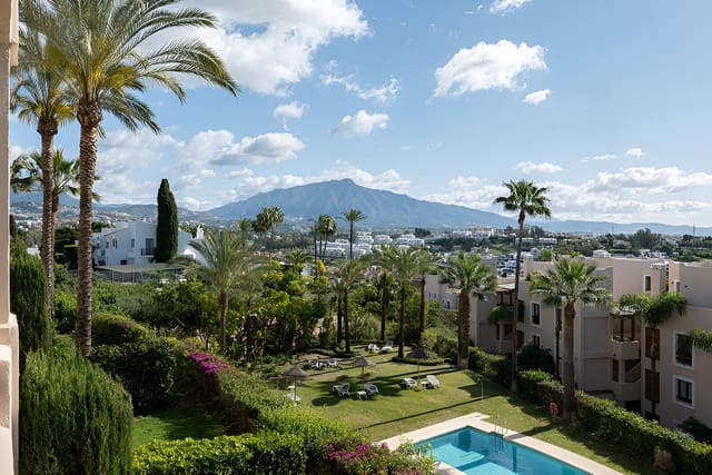 2 sypialnia Apartament na sprzedaż w El Paraiso, Estepona z basenem garażem - 579 000 € (Ref: 9050859)