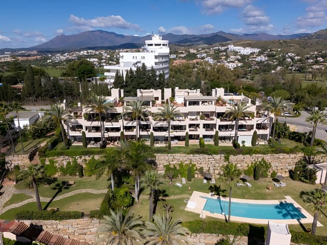 2 sypialnia Apartament na sprzedaż w El Paraiso, Estepona z basenem garażem - 579 000 € (Ref: 9050859)