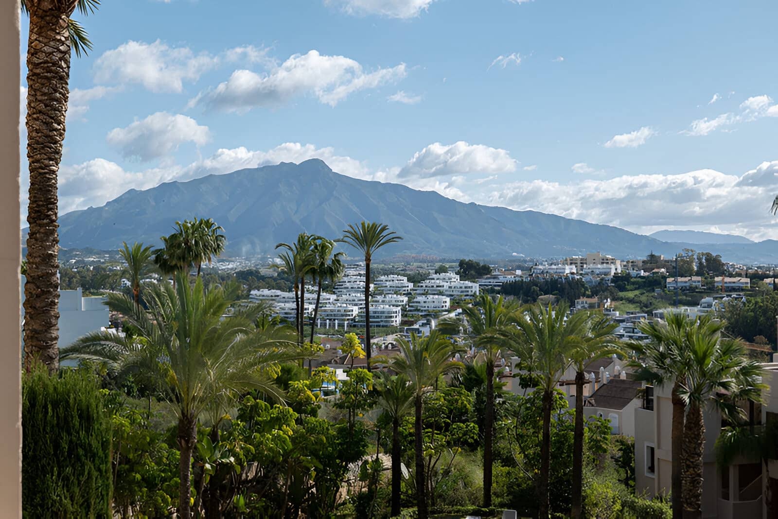 2 sypialnia Apartament na sprzedaż w El Paraiso z basenem garażem - 579 000 € (Ref: 9050859)