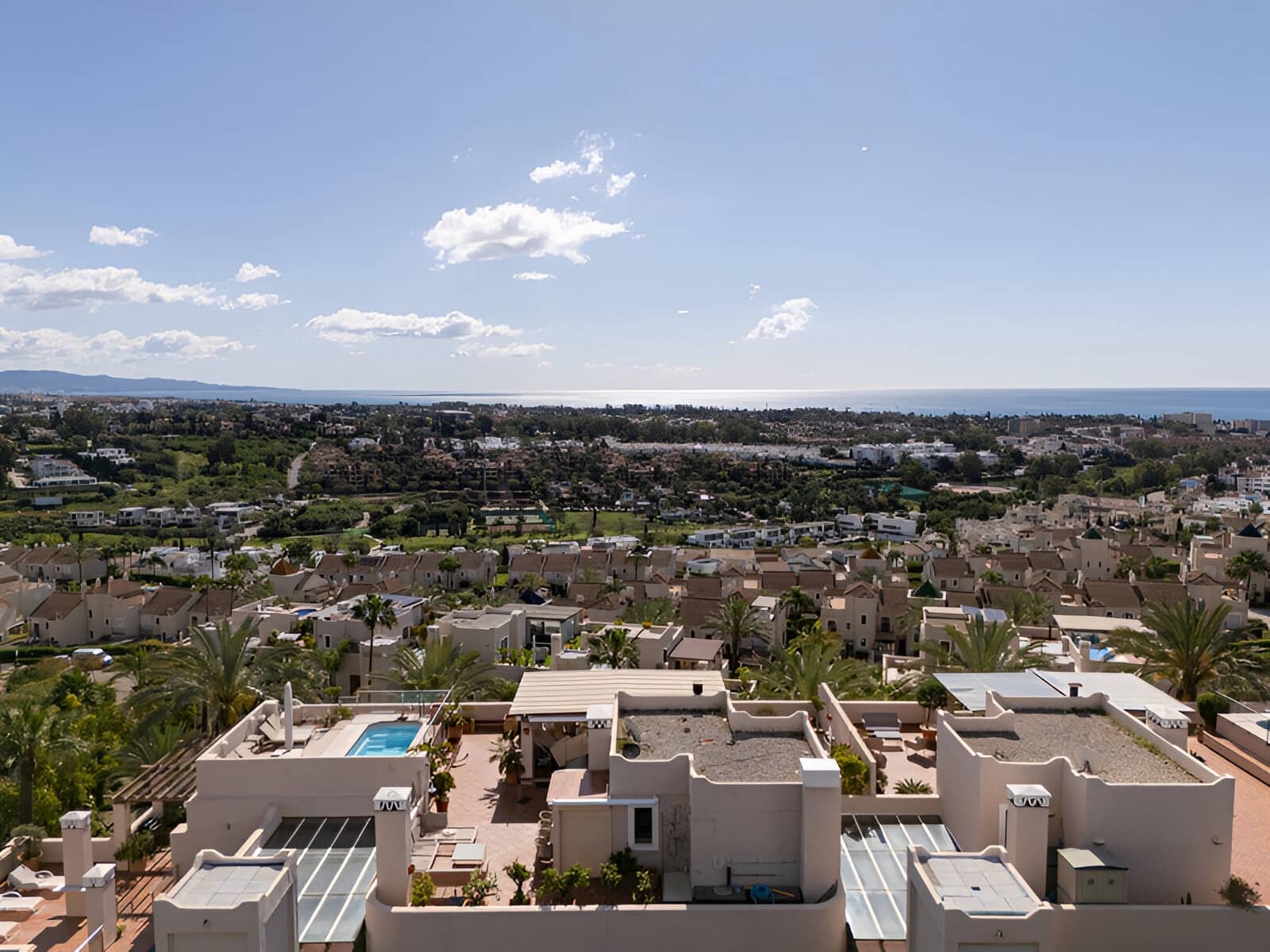 2 sypialnia Apartament na sprzedaż w El Paraiso z basenem garażem - 579 000 € (Ref: 9050859)