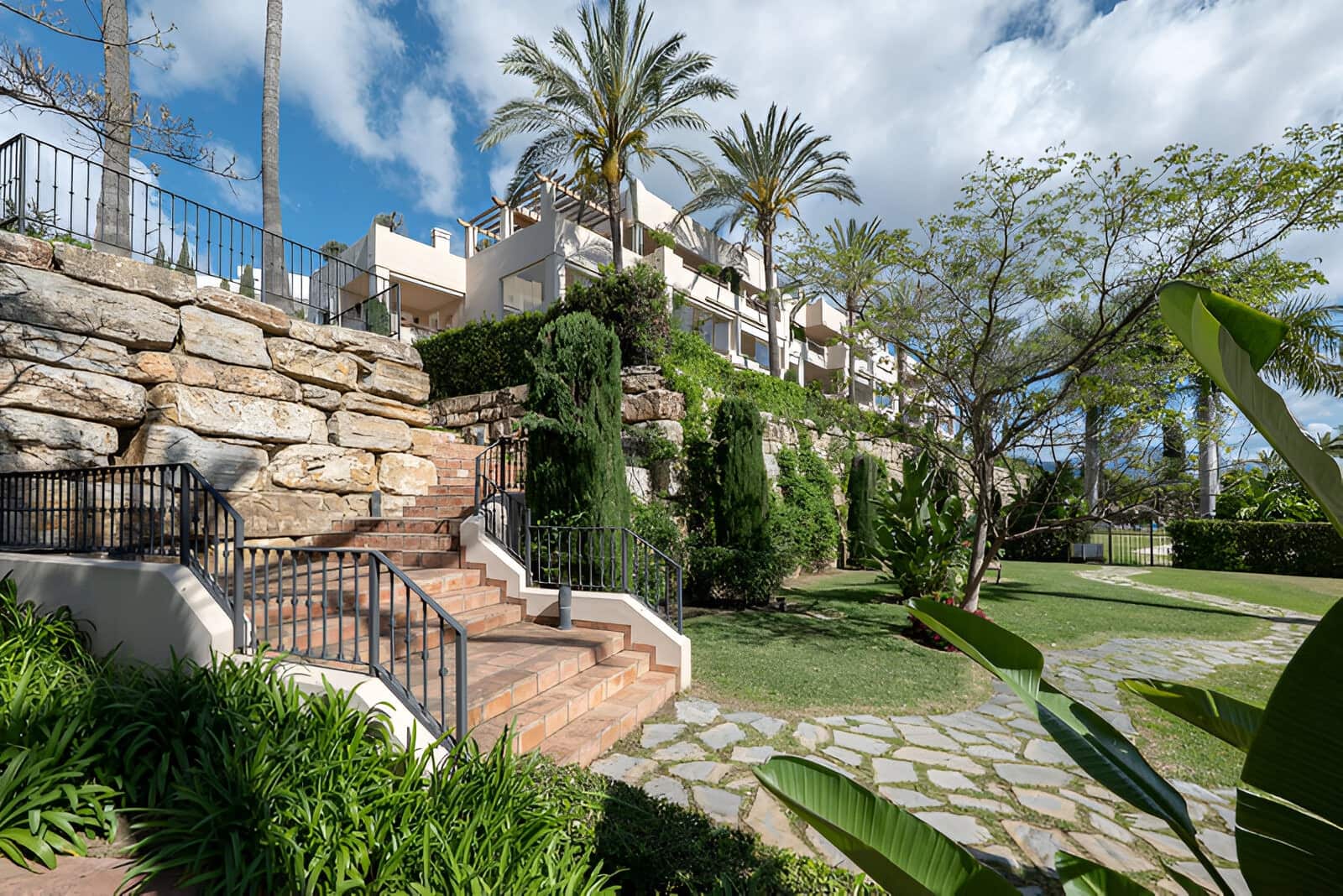 2 sypialnia Apartament na sprzedaż w El Paraiso z basenem garażem - 579 000 € (Ref: 9050859)