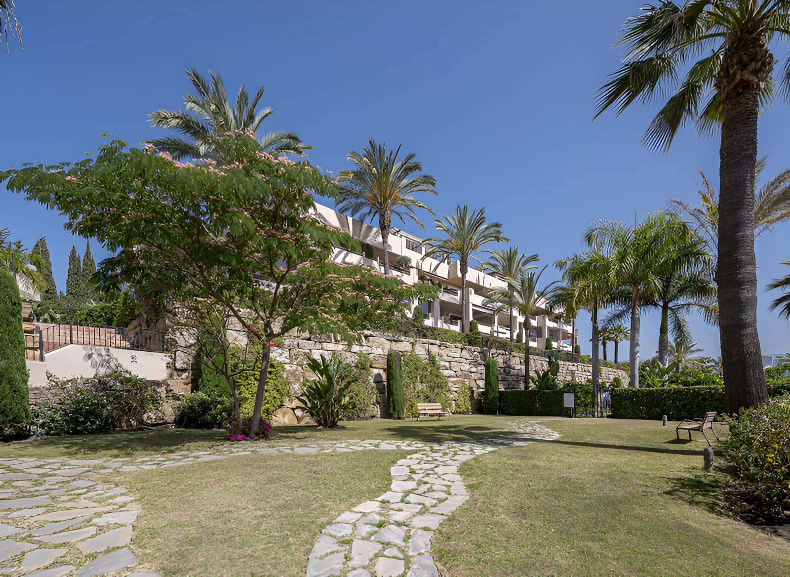 2 sypialnia Apartament na sprzedaż w El Paraiso z basenem garażem - 579 000 € (Ref: 9050859)