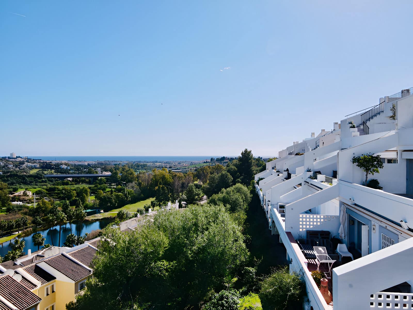 2 bedroom Apartment for sale in Benahavis with pool garage - € 555,000 (Ref: 9050861)