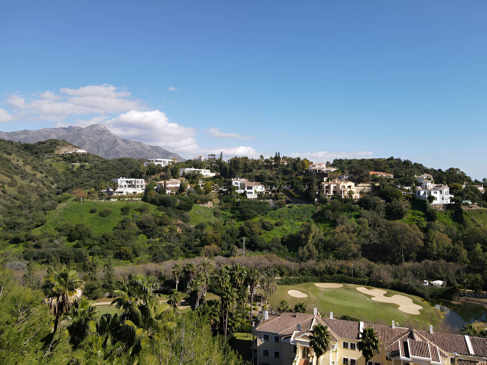 2 bedroom Apartment for sale in Benahavis with pool garage - € 555,000 (Ref: 9050861)