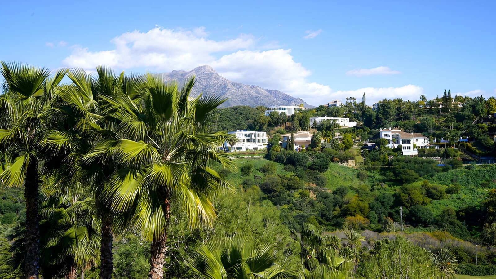 2 bedroom Apartment for sale in Benahavis with pool garage - € 555,000 (Ref: 9050861)