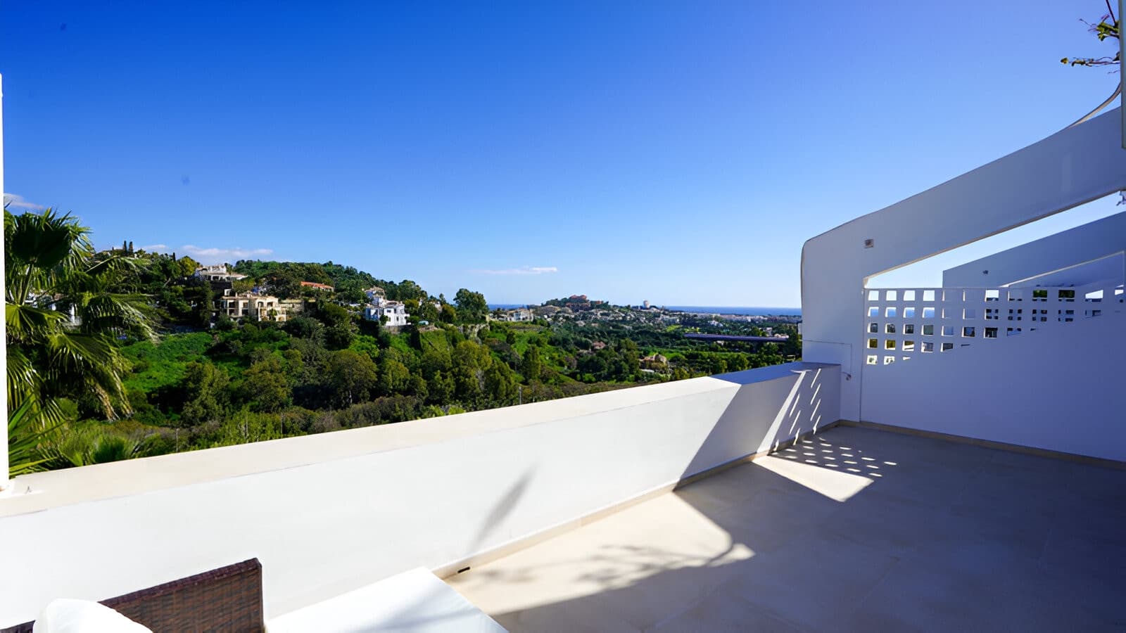 2 bedroom Apartment for sale in Benahavis with pool garage - € 555,000 (Ref: 9050861)