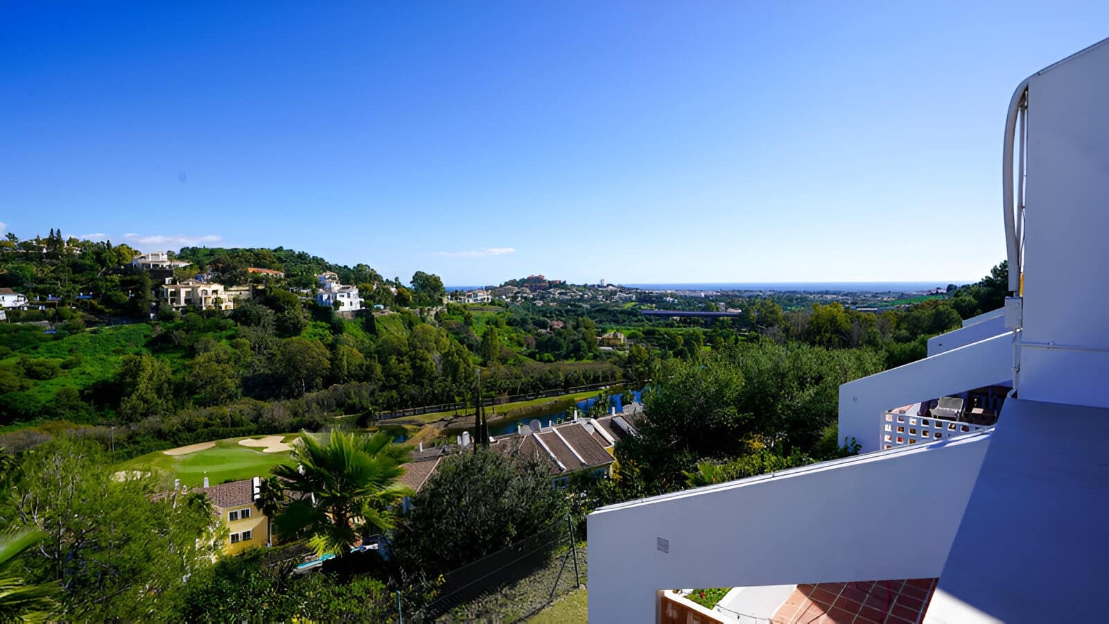 2 bedroom Apartment for sale in Benahavis with pool garage - € 555,000 (Ref: 9050861)