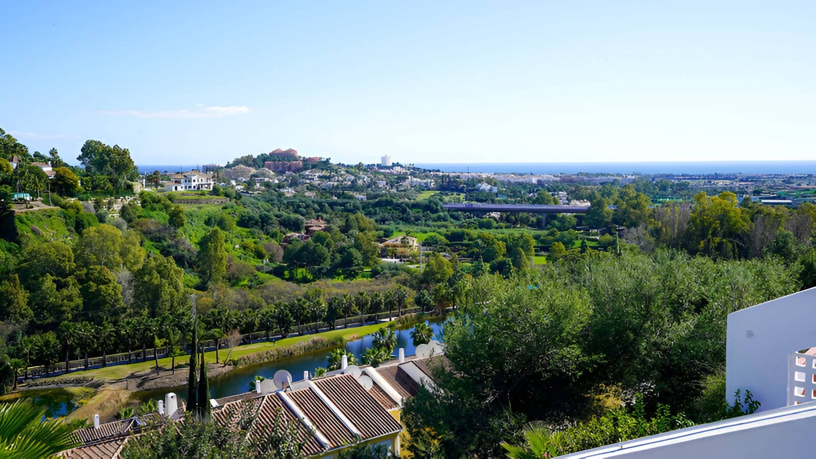 2 bedroom Apartment for sale in Benahavis with pool garage - € 555,000 (Ref: 9050861)