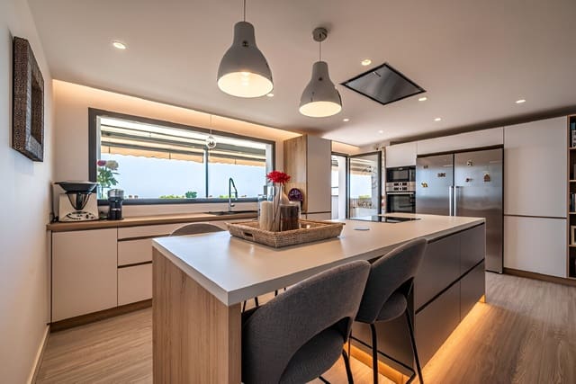 3 soveværelse Lejlighed til salg i Benalmádena med swimmingpool garage - € 545.000 (Ref: 9050862)