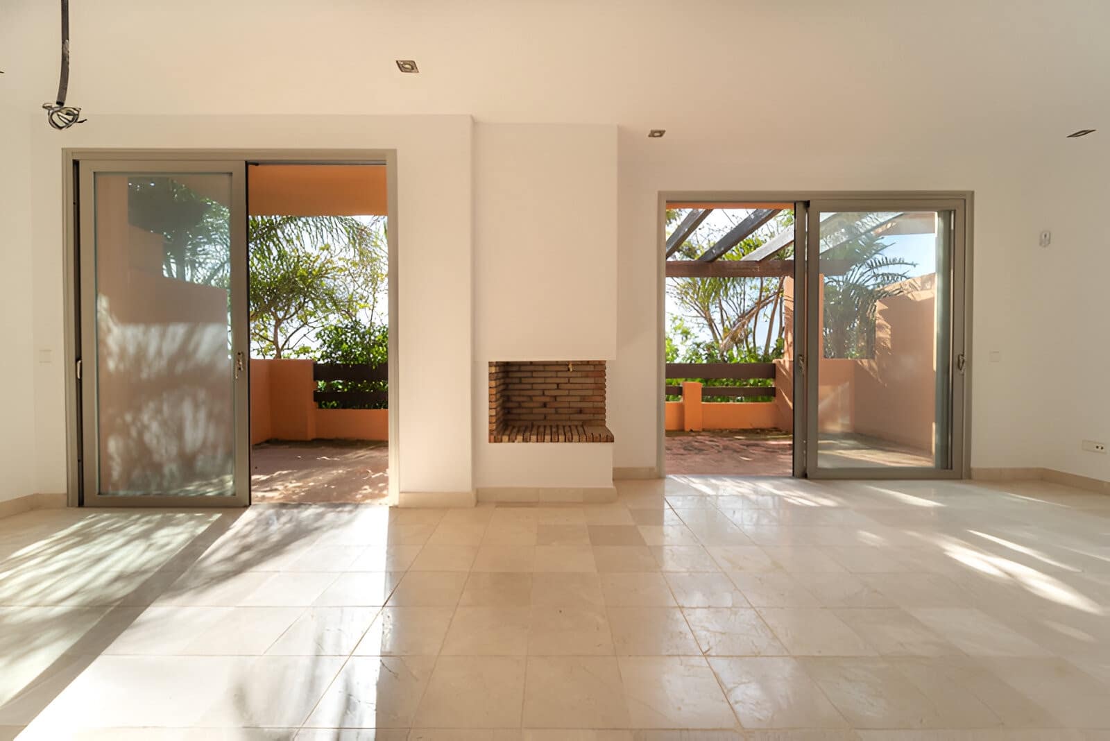 5 makuuhuone Omakotitalo myytävänä paikassa Riviera del Sol mukana uima-altaan 
autotalli - 529 000 € (Ref: 9050864)