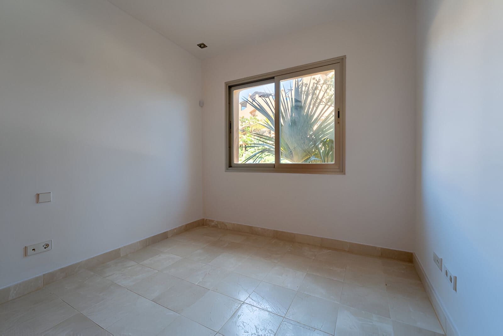 5 makuuhuone Omakotitalo myytävänä paikassa Riviera del Sol mukana uima-altaan 
autotalli - 529 000 € (Ref: 9050864)