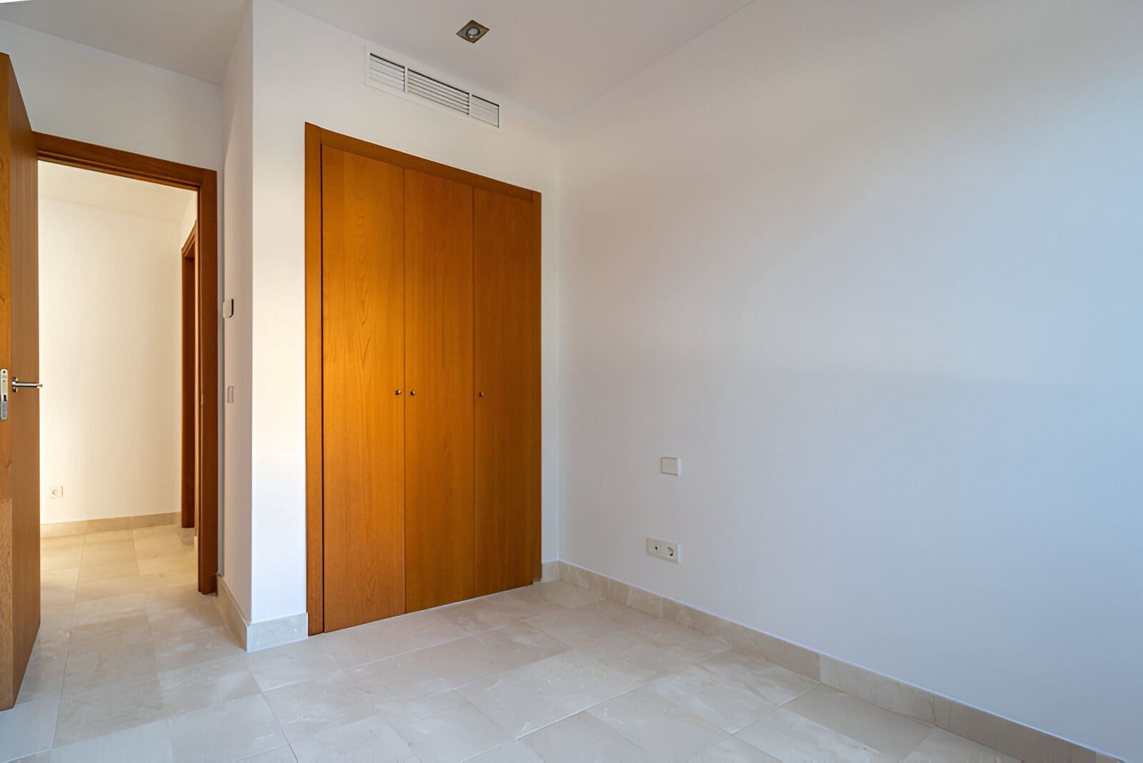 5 makuuhuone Omakotitalo myytävänä paikassa Riviera del Sol mukana uima-altaan 
autotalli - 529 000 € (Ref: 9050864)