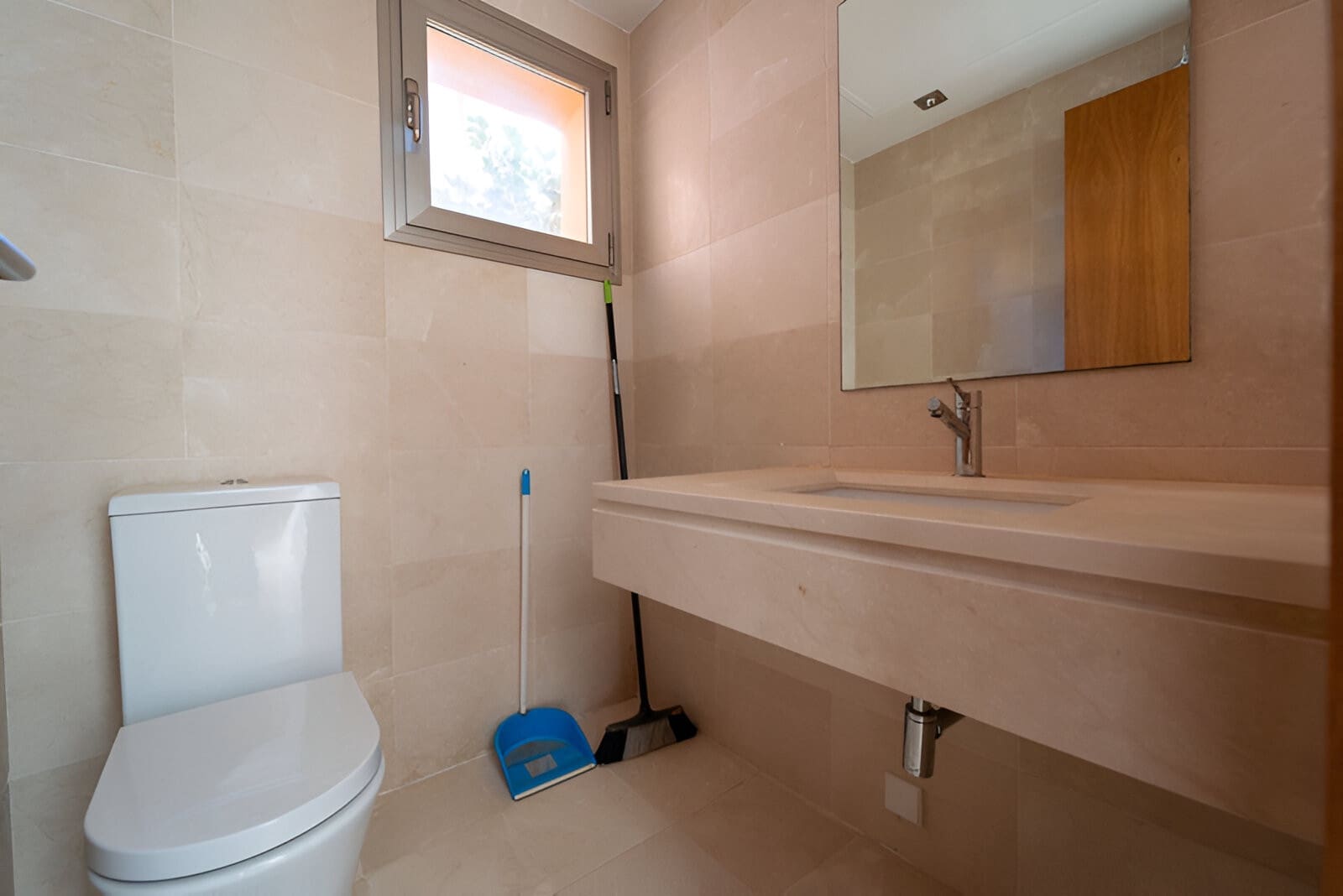 5 makuuhuone Omakotitalo myytävänä paikassa Riviera del Sol mukana uima-altaan 
autotalli - 529 000 € (Ref: 9050864)