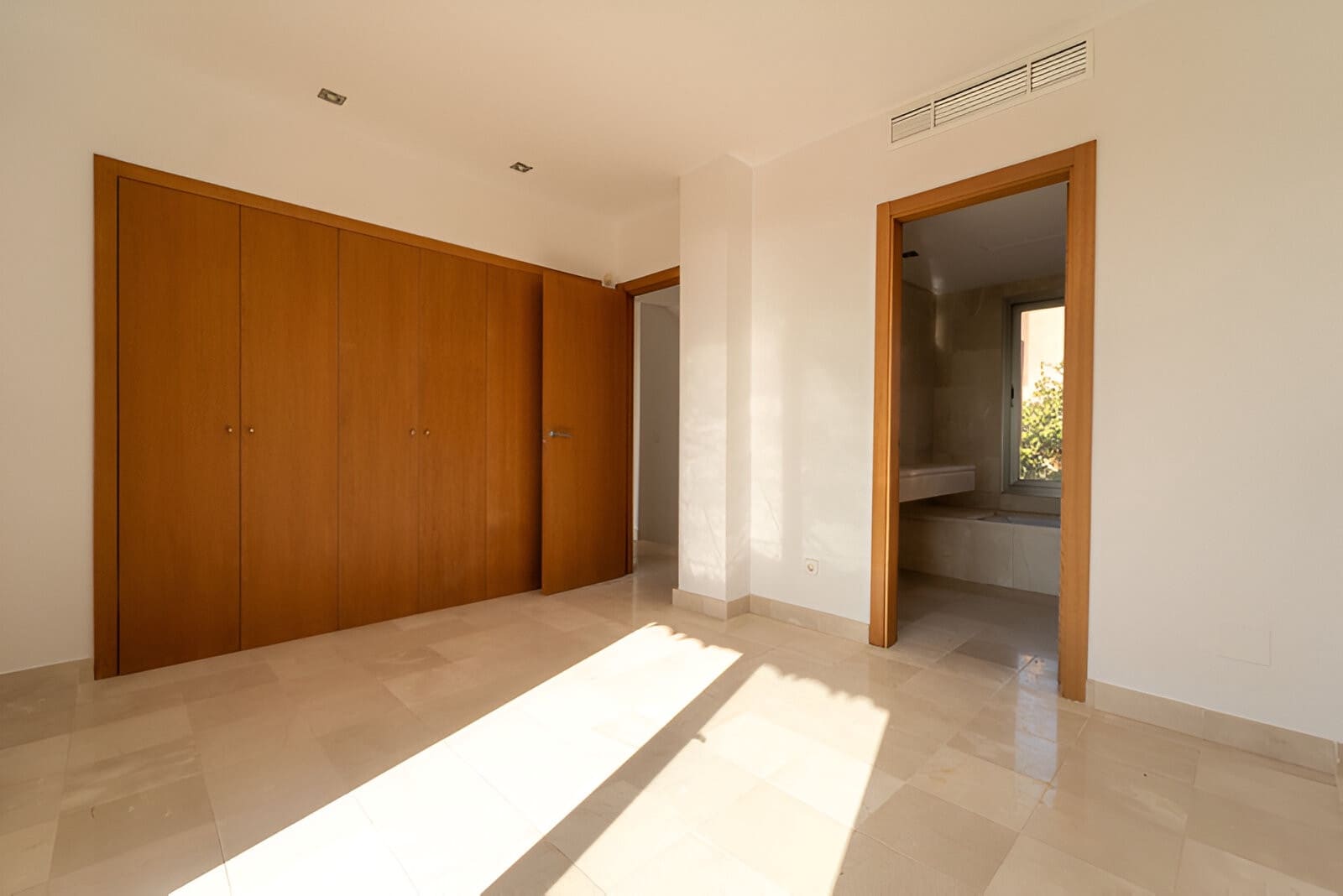 5 makuuhuone Omakotitalo myytävänä paikassa Riviera del Sol mukana uima-altaan 
autotalli - 529 000 € (Ref: 9050864)