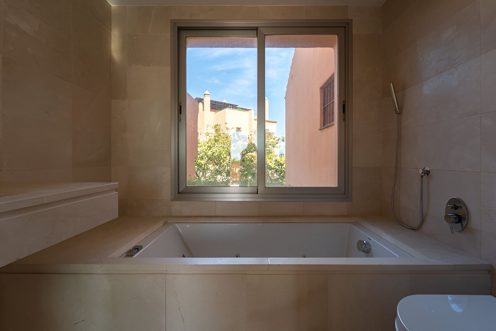 5 makuuhuone Omakotitalo myytävänä paikassa Riviera del Sol mukana uima-altaan 
autotalli - 529 000 € (Ref: 9050864)