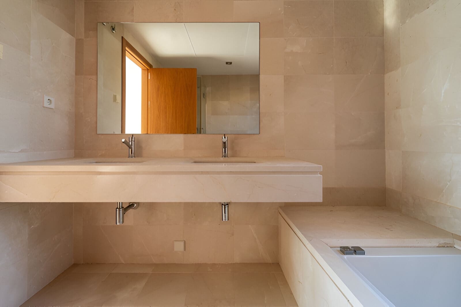 5 makuuhuone Omakotitalo myytävänä paikassa Riviera del Sol mukana uima-altaan 
autotalli - 529 000 € (Ref: 9050864)