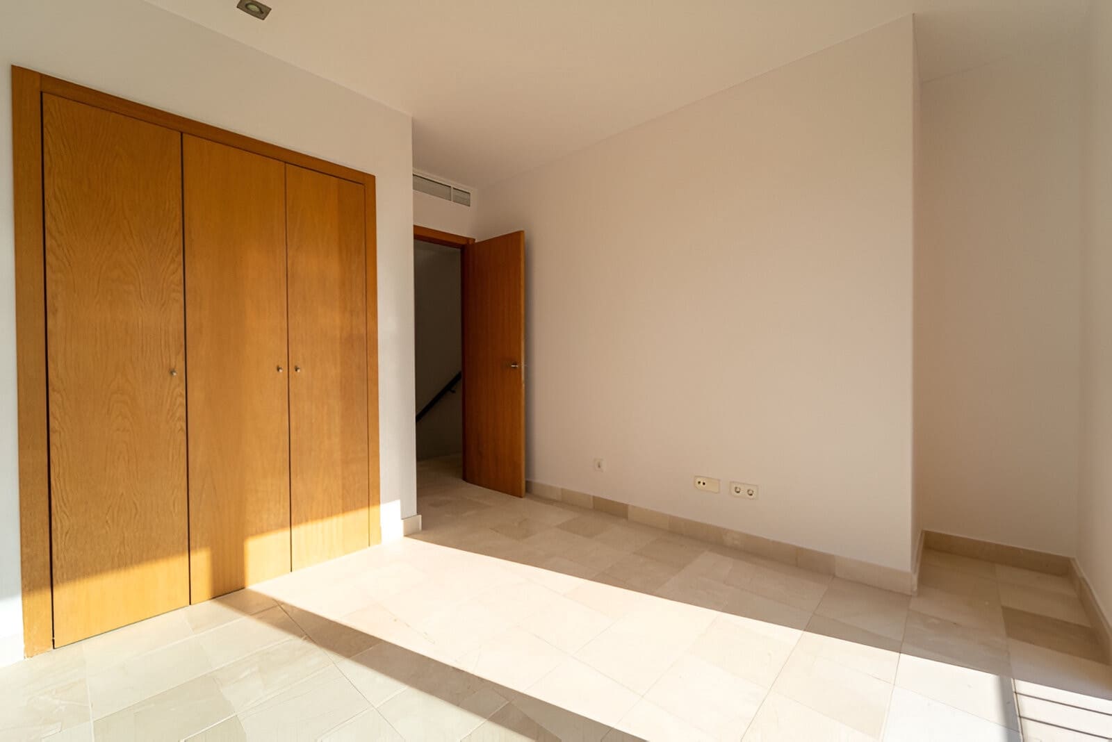 5 makuuhuone Omakotitalo myytävänä paikassa Riviera del Sol mukana uima-altaan 
autotalli - 529 000 € (Ref: 9050864)