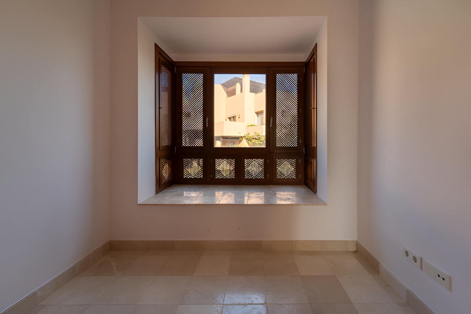 5 makuuhuone Omakotitalo myytävänä paikassa Riviera del Sol mukana uima-altaan 
autotalli - 529 000 € (Ref: 9050864)