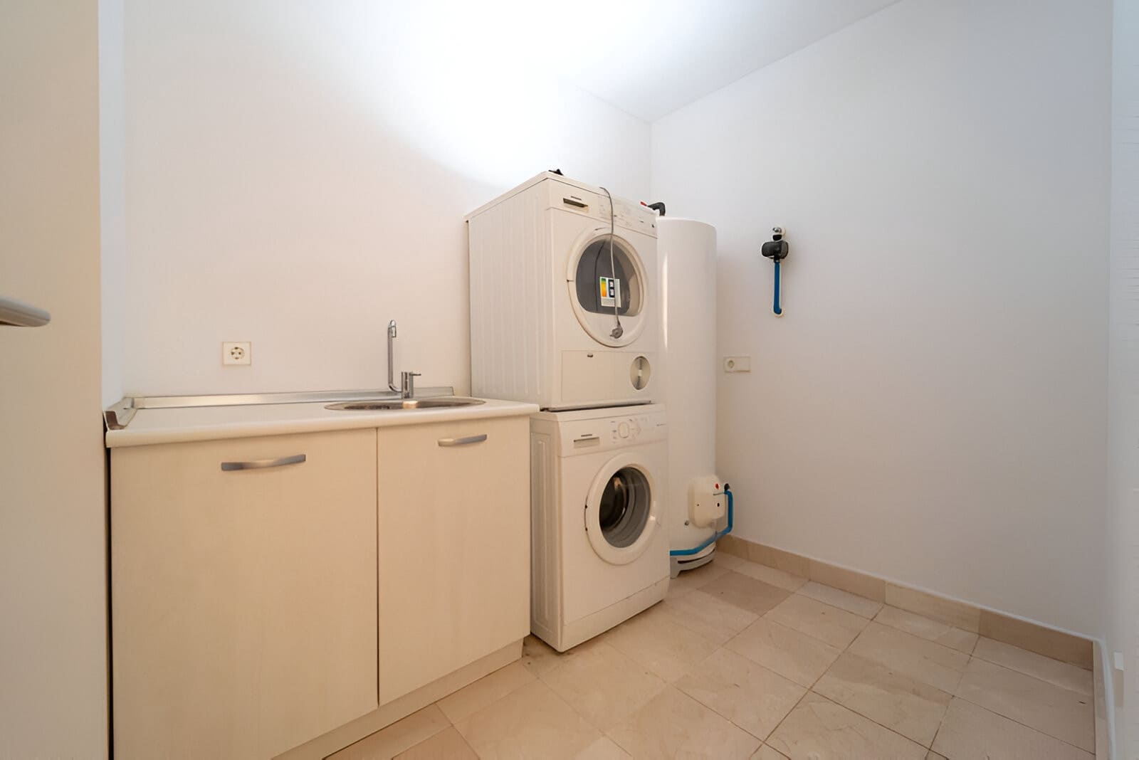 5 makuuhuone Omakotitalo myytävänä paikassa Riviera del Sol mukana uima-altaan 
autotalli - 529 000 € (Ref: 9050864)