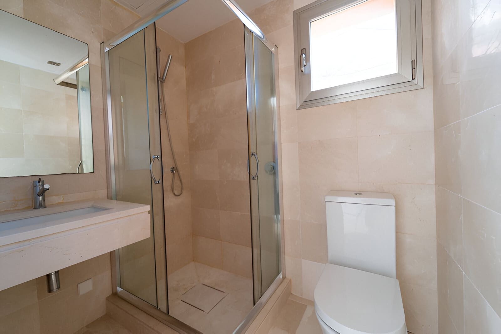 5 makuuhuone Omakotitalo myytävänä paikassa Riviera del Sol mukana uima-altaan 
autotalli - 529 000 € (Ref: 9050864)