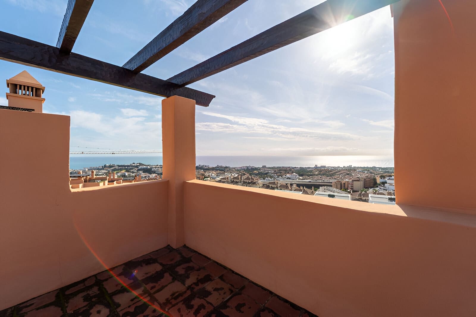 5 makuuhuone Omakotitalo myytävänä paikassa Riviera del Sol mukana uima-altaan 
autotalli - 529 000 € (Ref: 9050864)