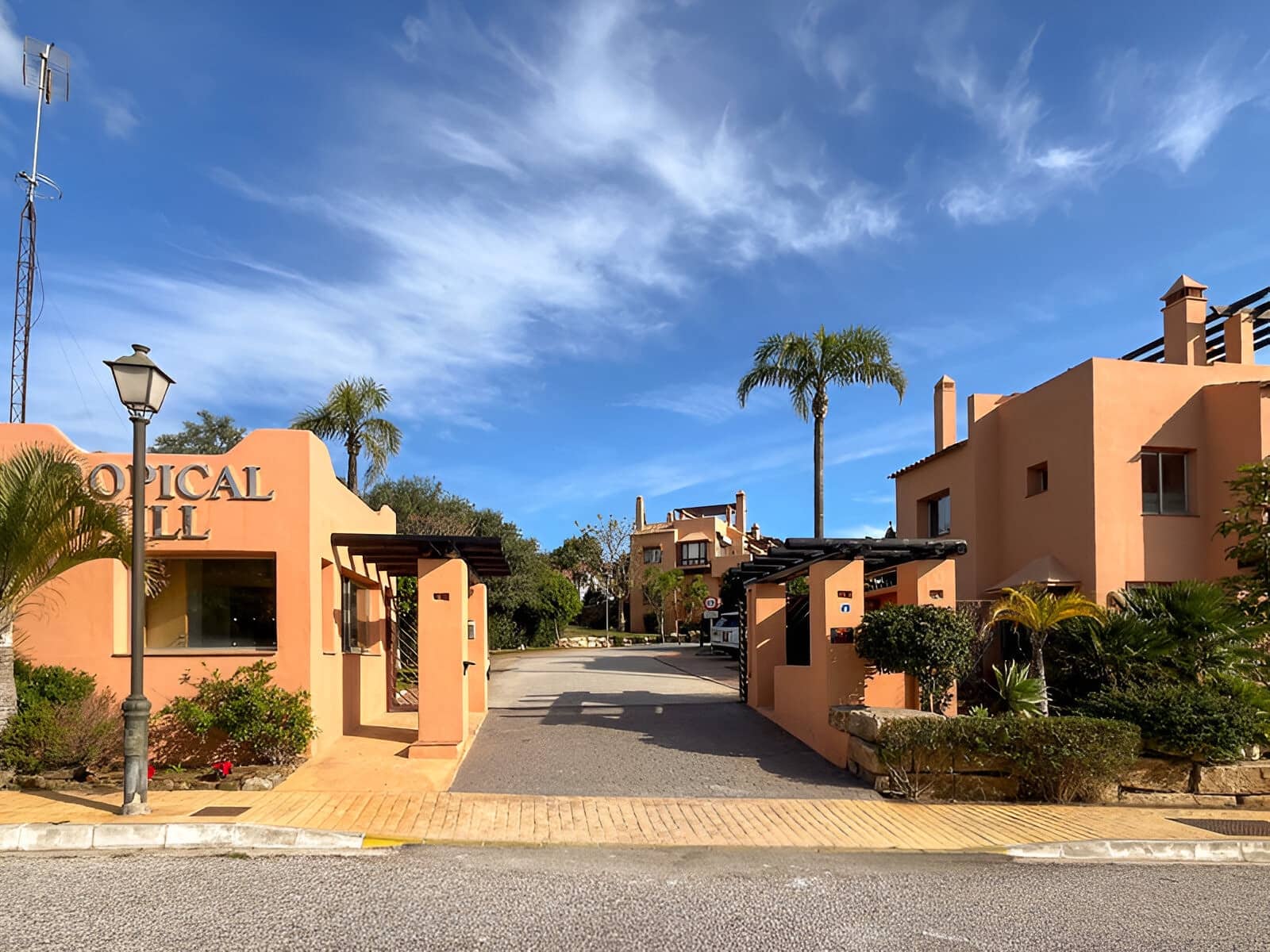 5 makuuhuone Omakotitalo myytävänä paikassa Riviera del Sol mukana uima-altaan 
autotalli - 529 000 € (Ref: 9050864)