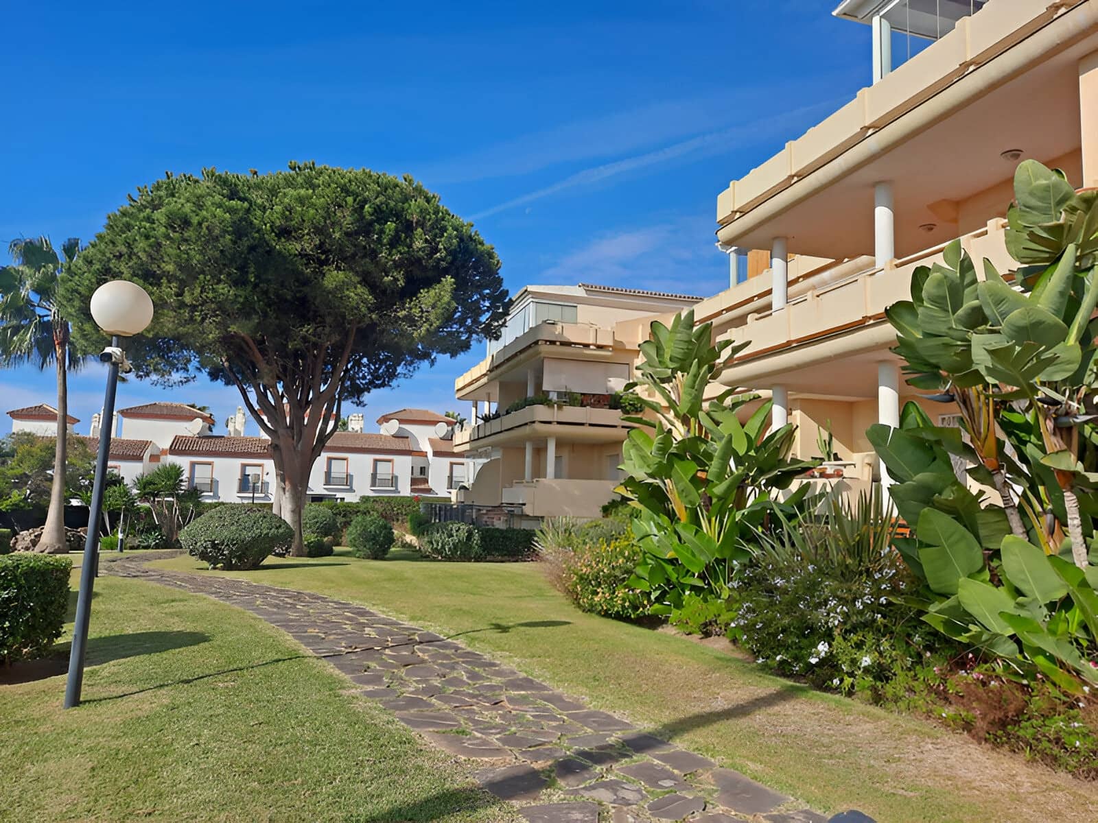 3 bedroom Apartment for sale in Marbella with pool garage - € 475,000 (Ref: 9050865)