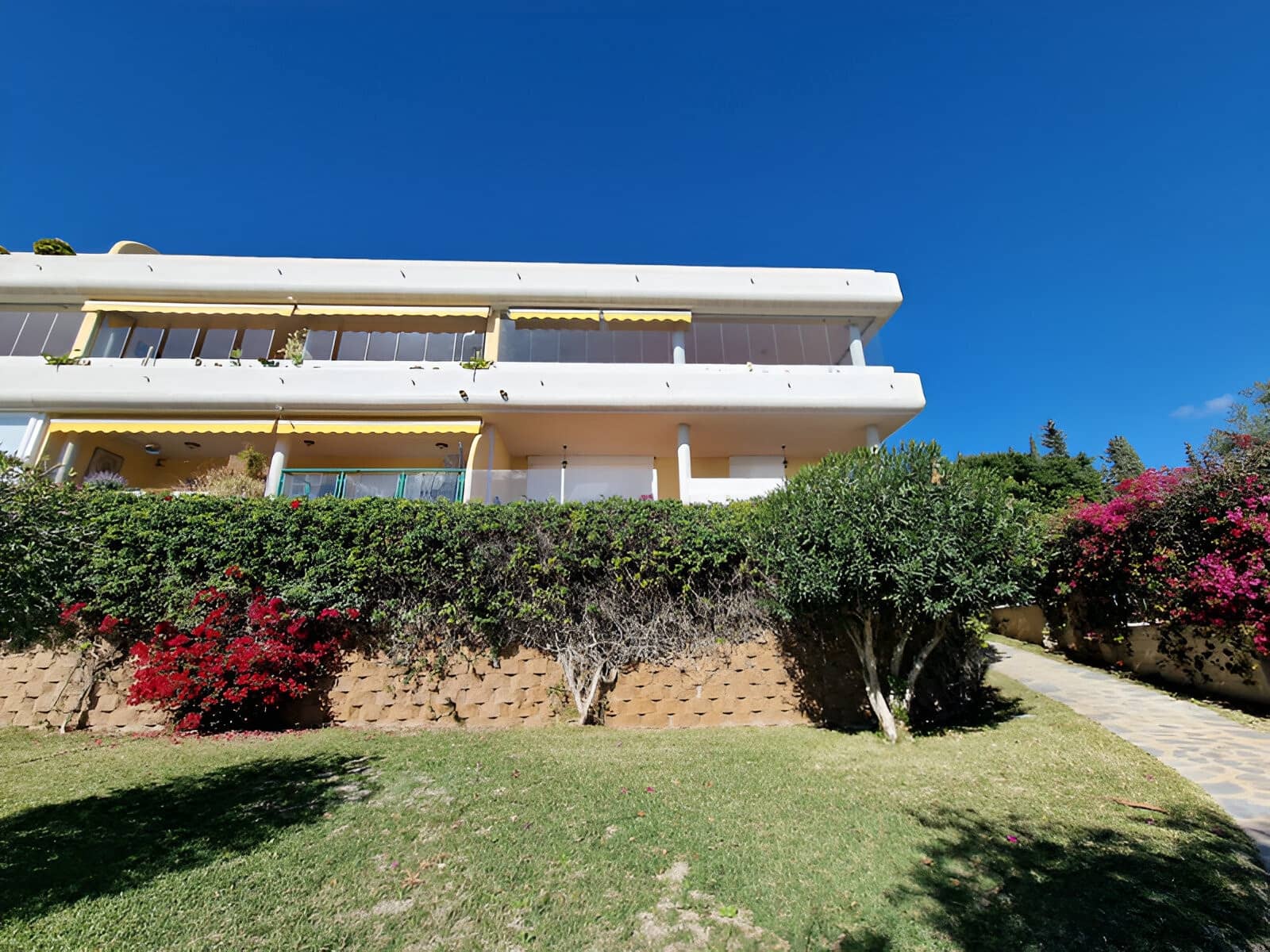 3 bedroom Apartment for sale in Marbella with pool garage - € 475,000 (Ref: 9050865)