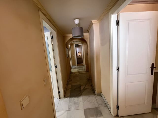 3 makuuhuone Huoneisto myytävänä paikassa Marbella mukana uima-altaan - 450 000 € (Ref: 9050867)