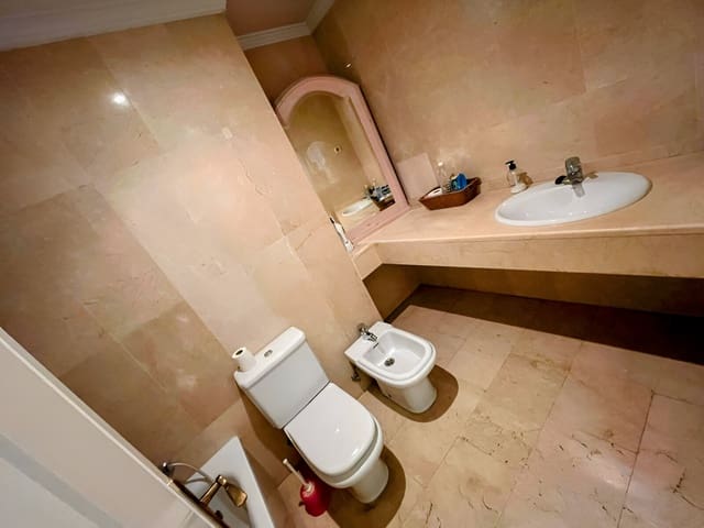 3 makuuhuone Huoneisto myytävänä paikassa Marbella mukana uima-altaan - 450 000 € (Ref: 9050867)