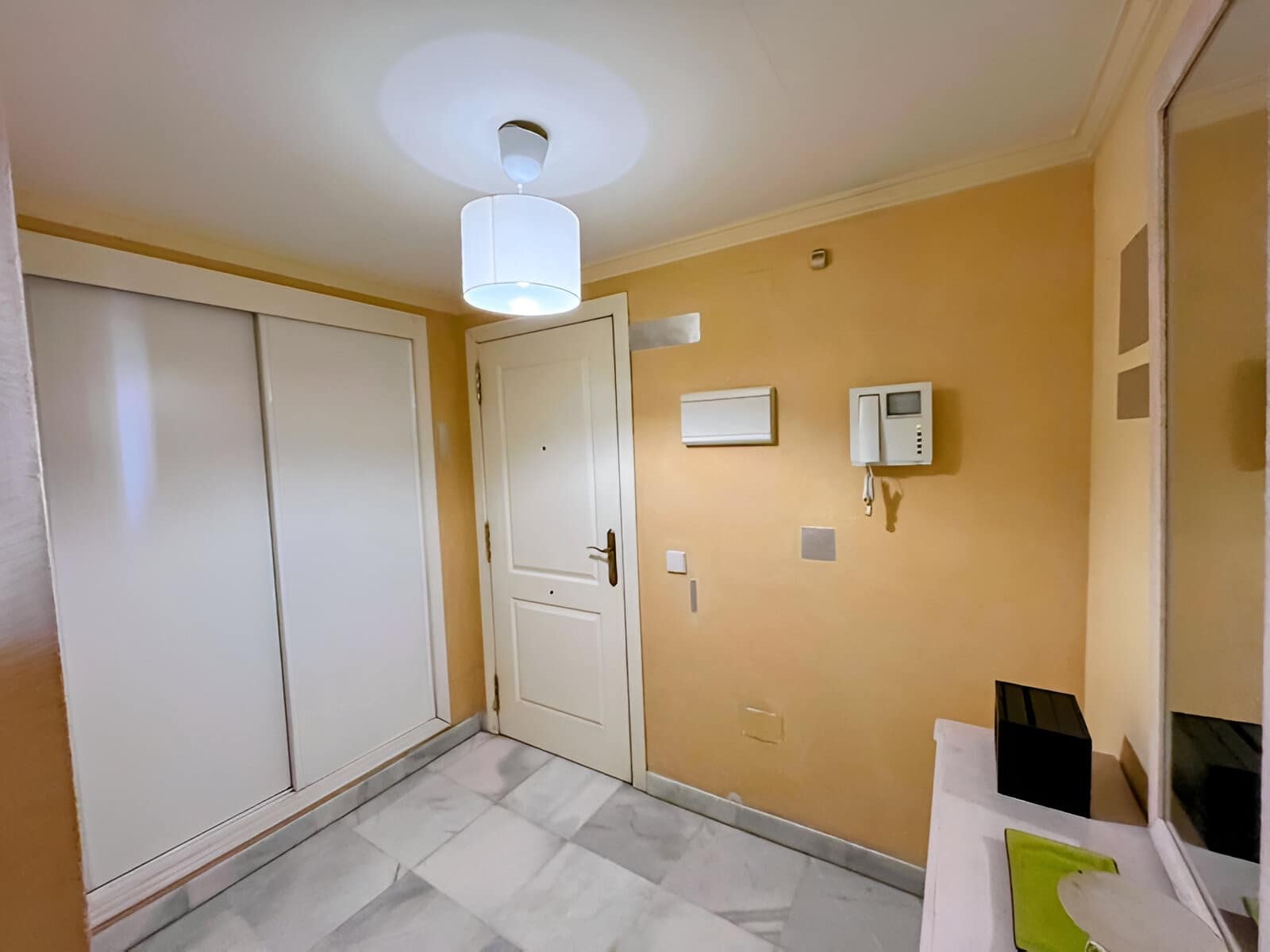 3 makuuhuone Huoneisto myytävänä paikassa Marbella mukana uima-altaan - 450 000 € (Ref: 9050867)