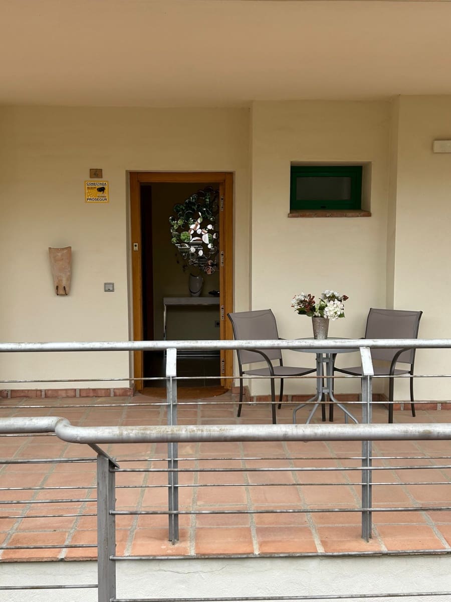 2 bedroom Apartment for sale in Estepona with garage - € 310,000 (Ref: 9065007)