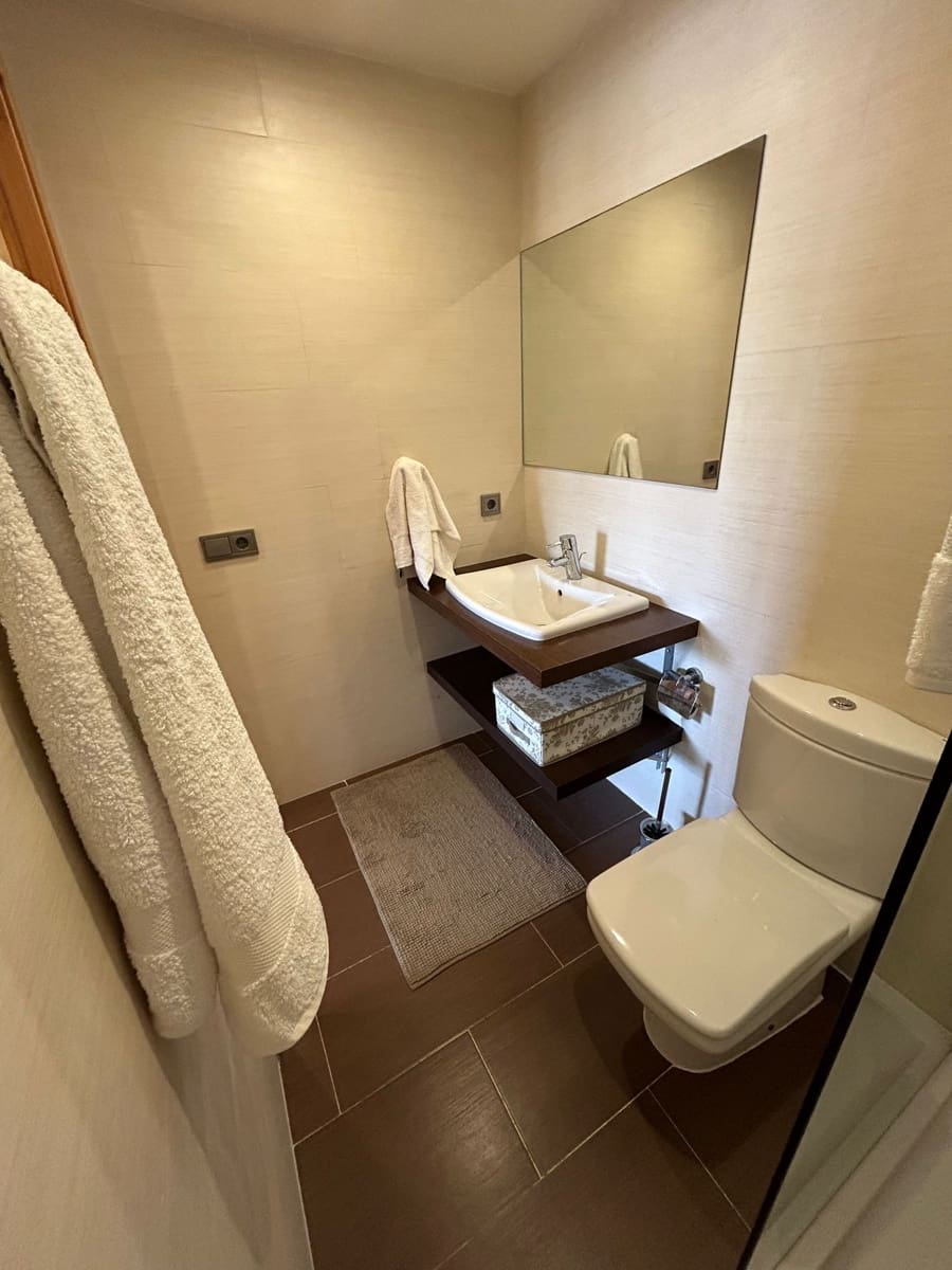 2 bedroom Apartment for sale in Estepona with garage - € 310,000 (Ref: 9065007)