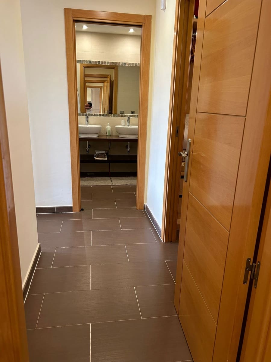 2 bedroom Apartment for sale in Estepona with garage - € 310,000 (Ref: 9065007)