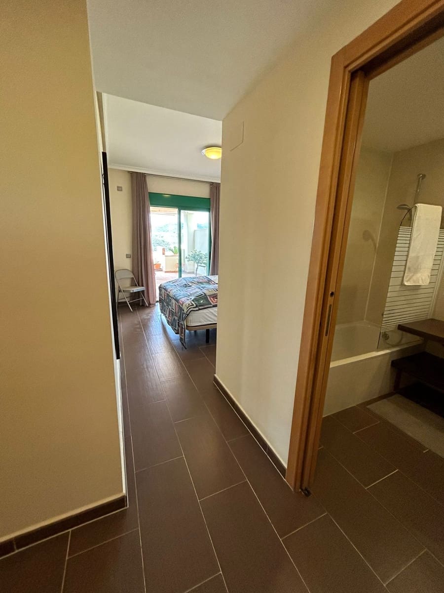 2 bedroom Apartment for sale in Estepona with garage - € 310,000 (Ref: 9065007)