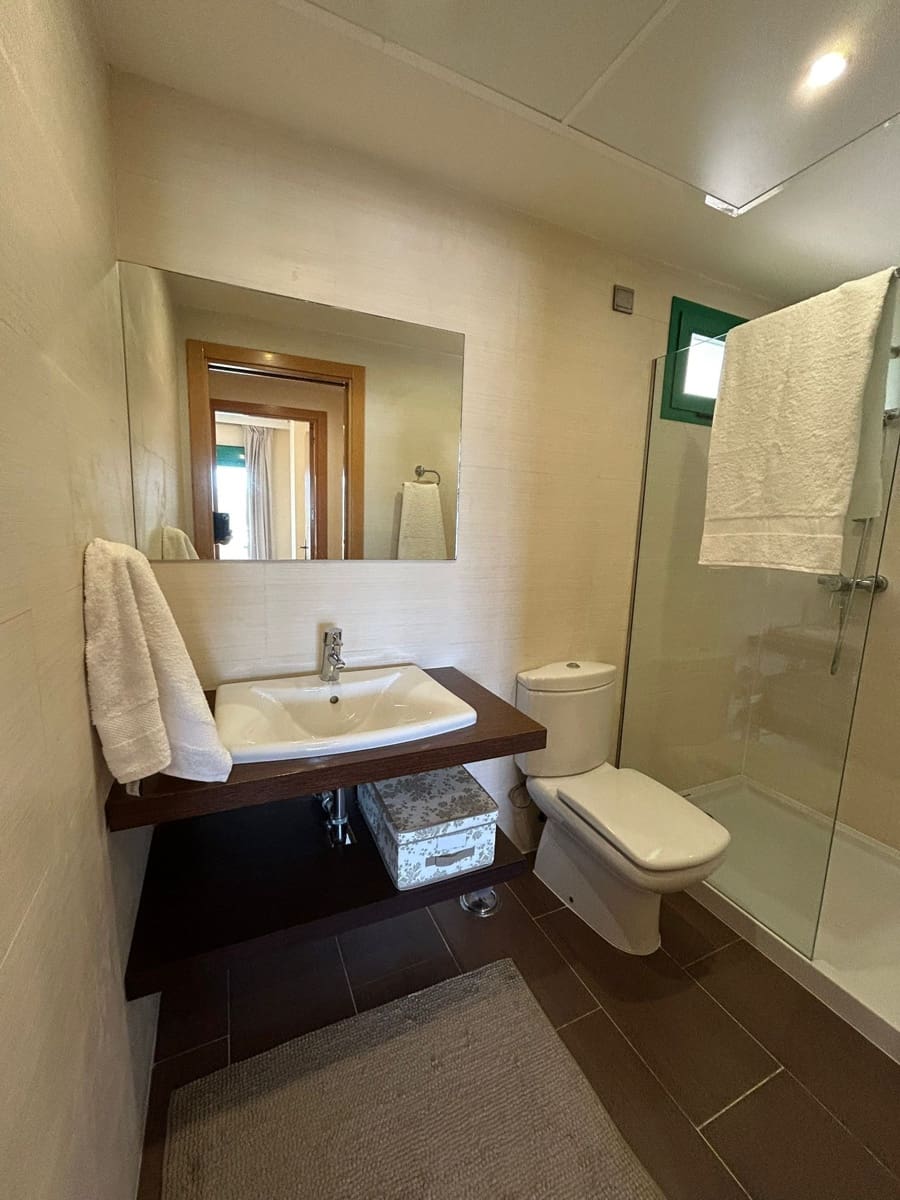 2 bedroom Apartment for sale in Estepona with garage - € 310,000 (Ref: 9065007)