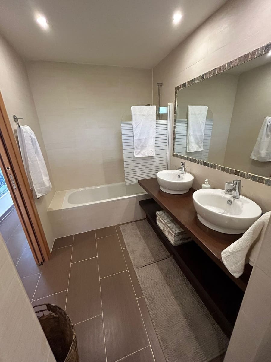 2 bedroom Apartment for sale in Estepona with garage - € 310,000 (Ref: 9065007)