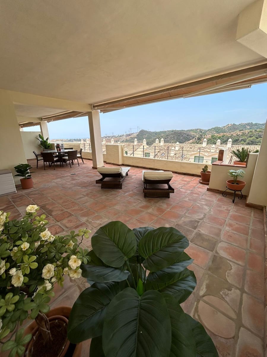 2 bedroom Apartment for sale in Estepona with garage - € 310,000 (Ref: 9065007)