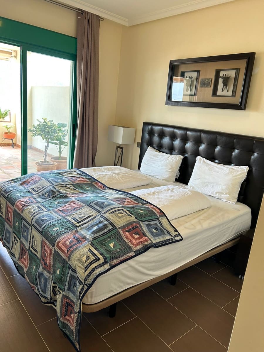 2 bedroom Apartment for sale in Estepona with garage - € 310,000 (Ref: 9065007)