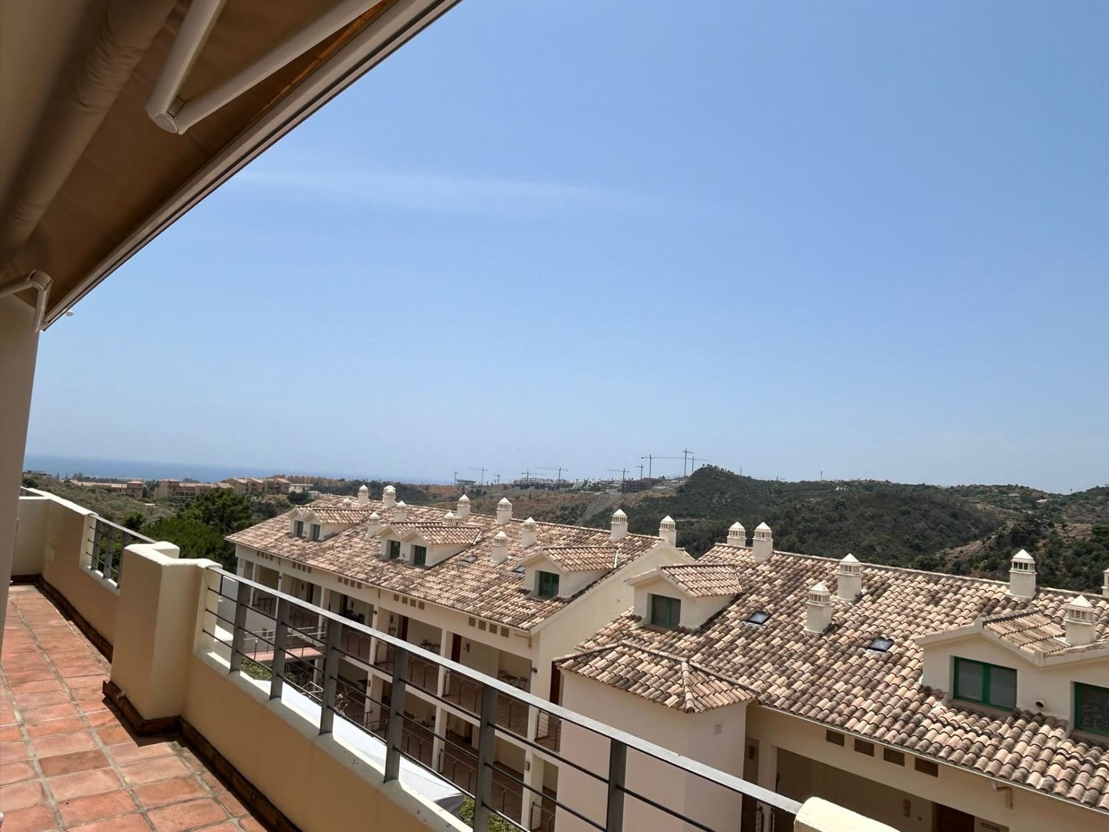 2 bedroom Apartment for sale in Estepona with garage - € 310,000 (Ref: 9065007)