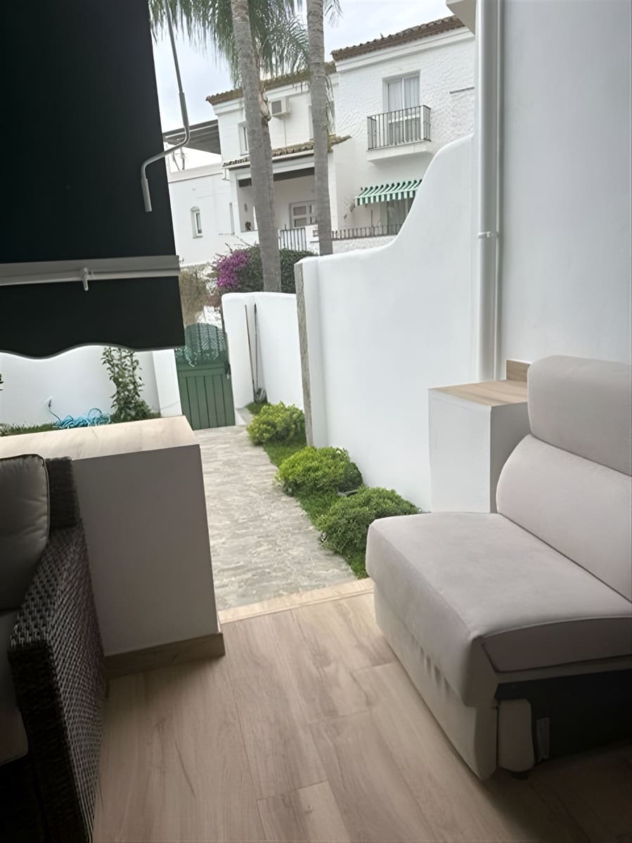 2 slaapkamer Huis te koop in El Paraiso met zwembad garage - € 405.000 (Ref: 9065008)