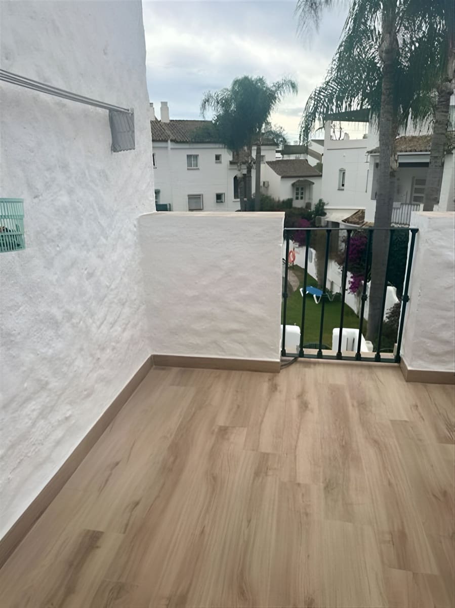 2 slaapkamer Huis te koop in El Paraiso met zwembad garage - € 405.000 (Ref: 9065008)