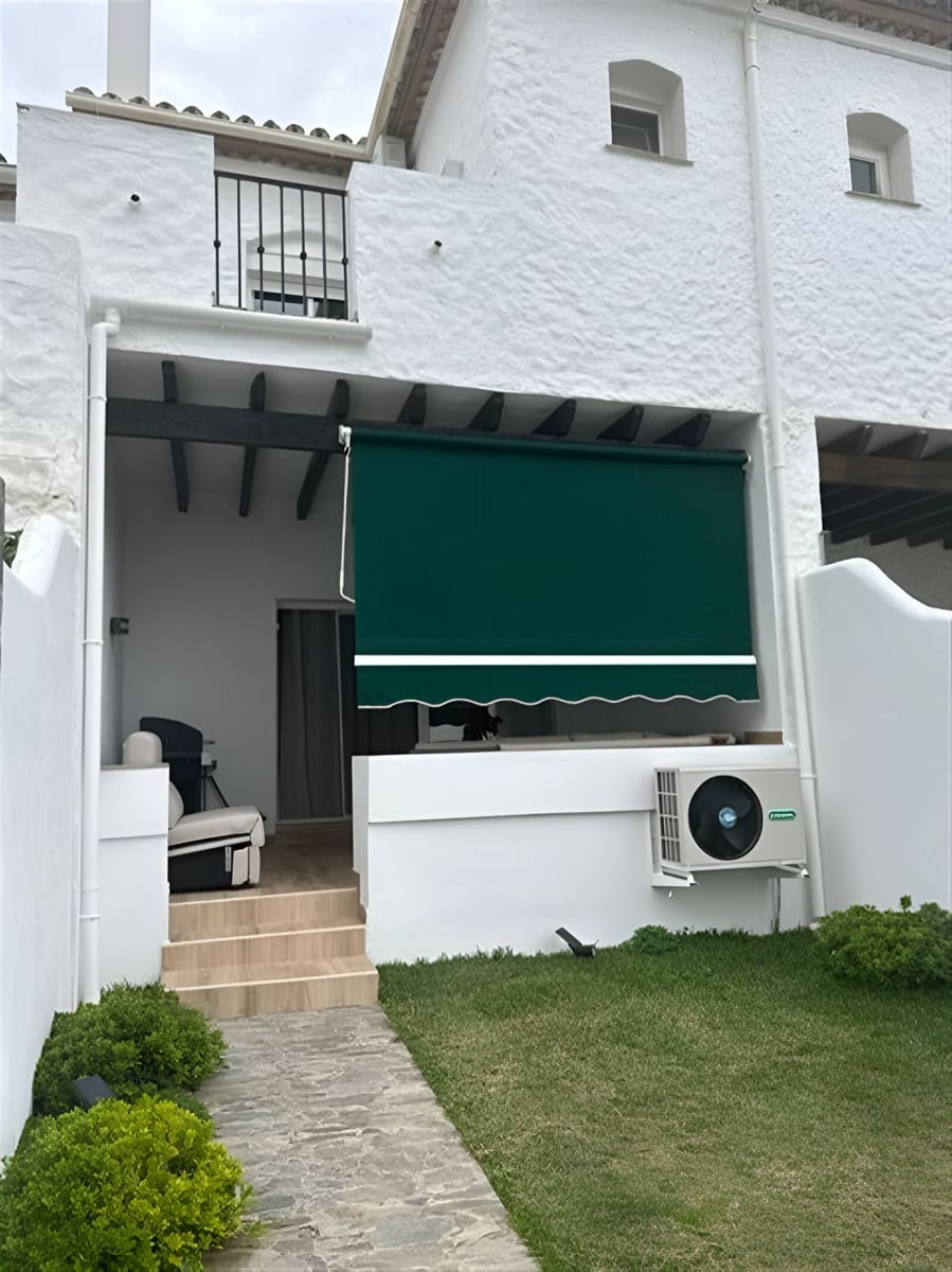 2 slaapkamer Huis te koop in El Paraiso met zwembad garage - € 405.000 (Ref: 9065008)