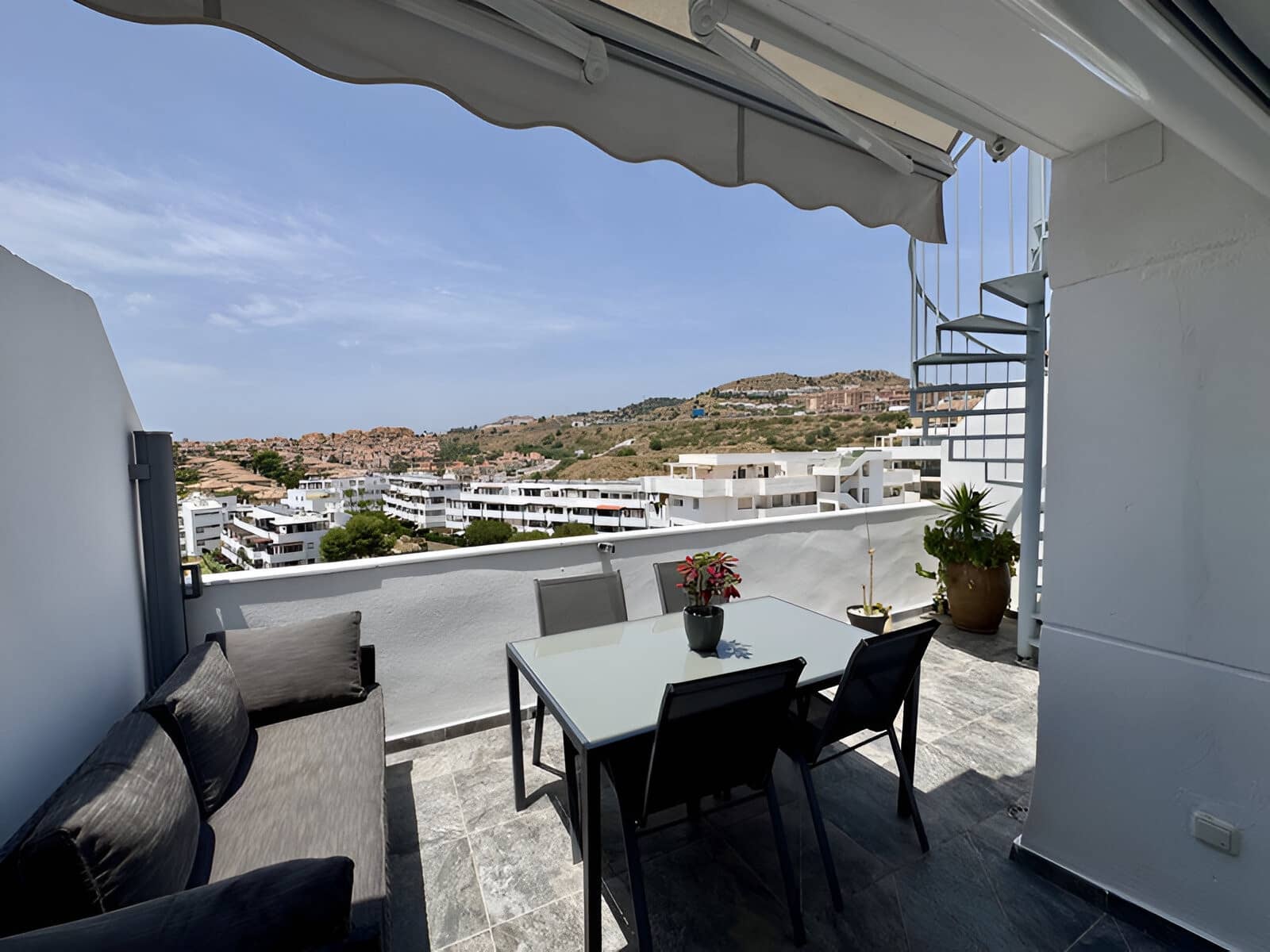 2 slaapkamer Penthouse te koop in Riviera del Sol met zwembad garage - € 320.000 (Ref: 9126659)