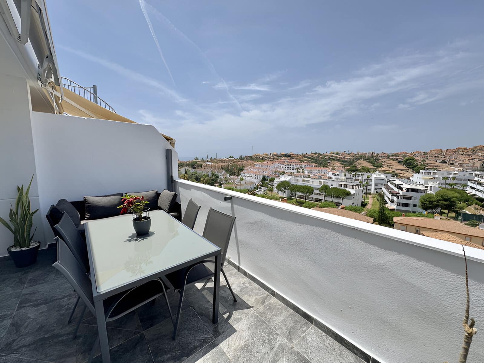 2 slaapkamer Penthouse te koop in Riviera del Sol met zwembad garage - € 320.000 (Ref: 9126659)