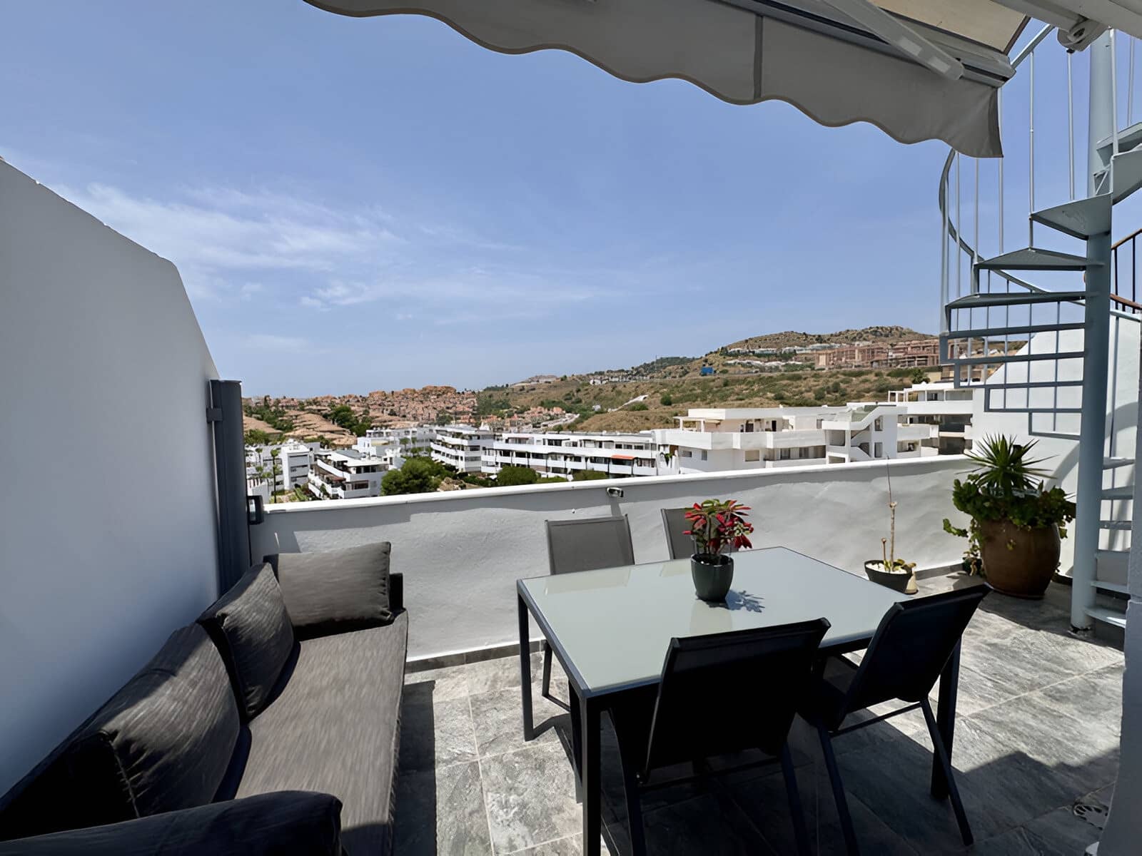 2 slaapkamer Penthouse te koop in Riviera del Sol met zwembad garage - € 320.000 (Ref: 9126659)